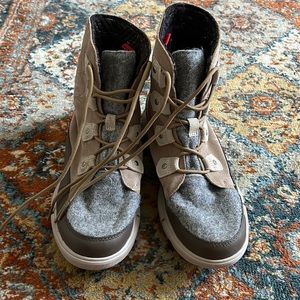 Sorel Women’s Explorer II Joan Felt Boots Size 9.5